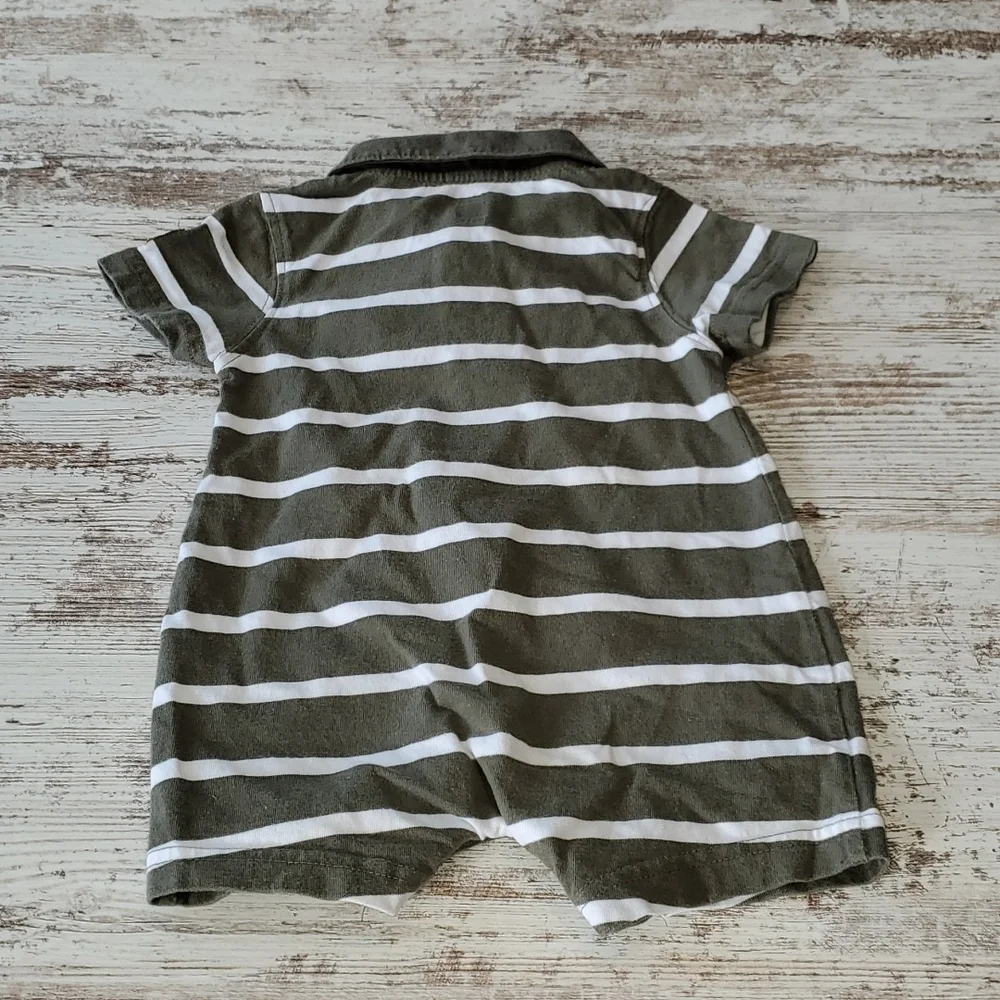 Boys Carter's romper size 6 months
